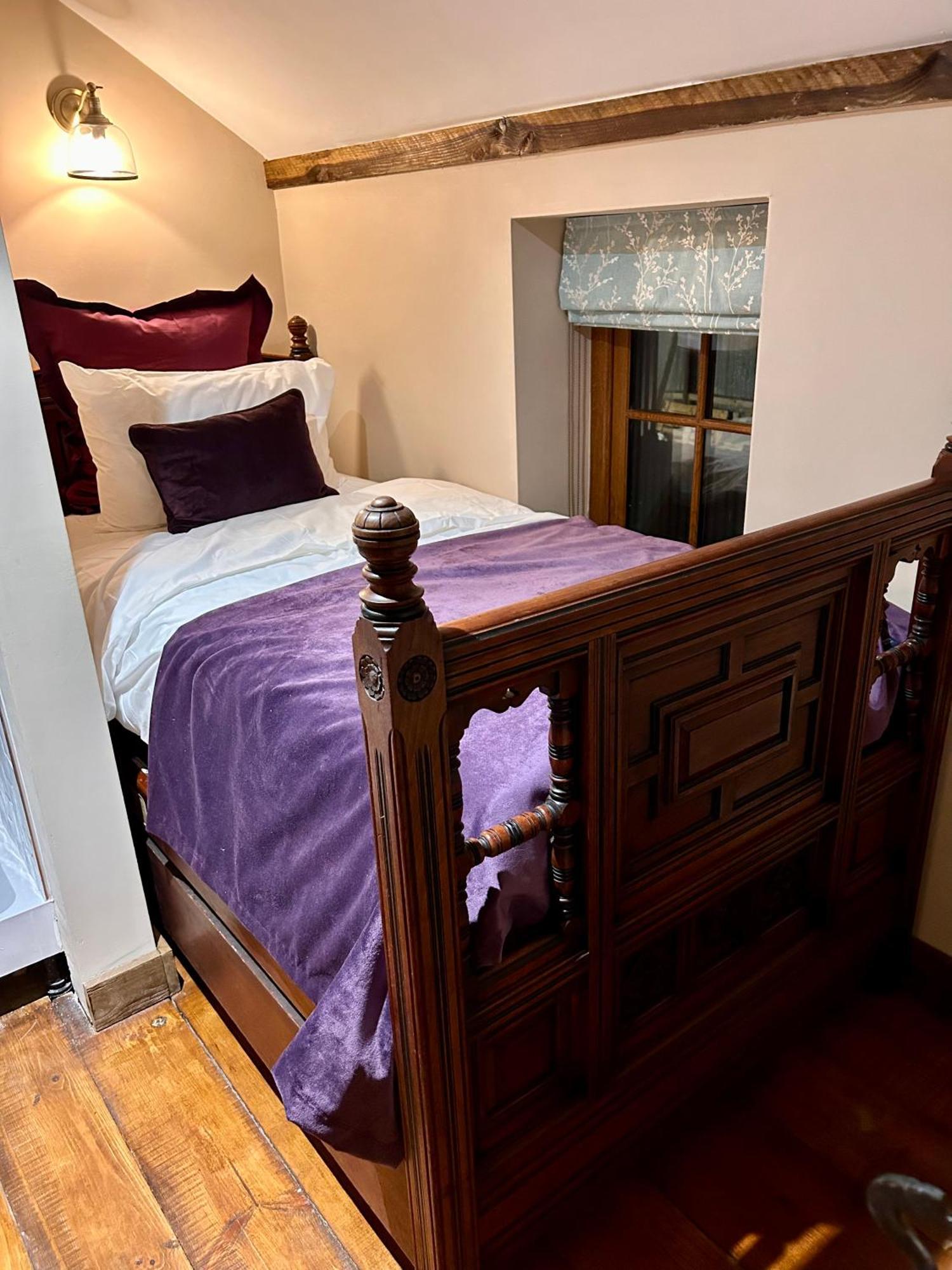 Charming Country Cottage With Oak Beams In Historic Setting, Brecon Beacons Retreat Llangadog Exterior foto