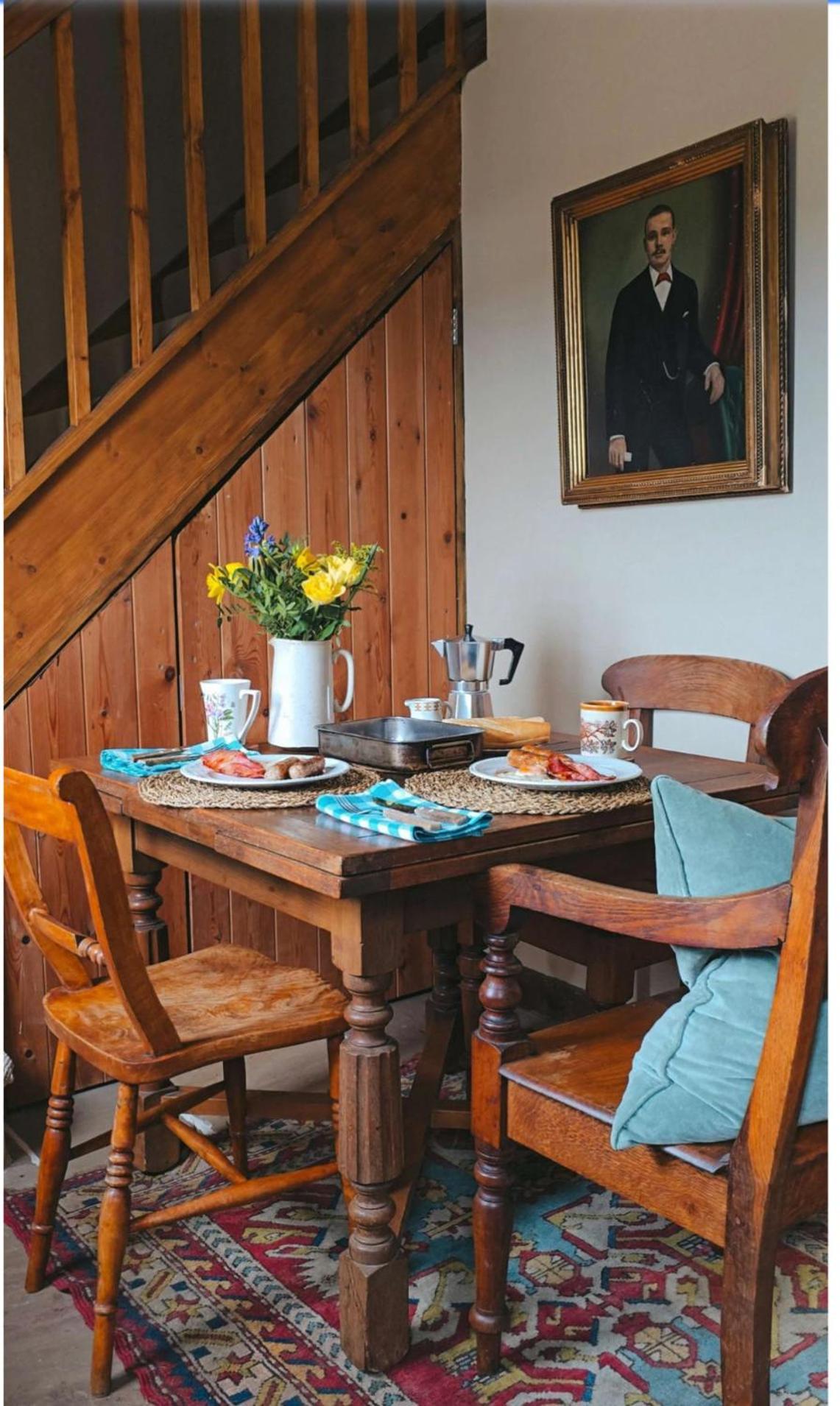 Charming Country Cottage With Oak Beams In Historic Setting, Brecon Beacons Retreat Llangadog Exterior foto